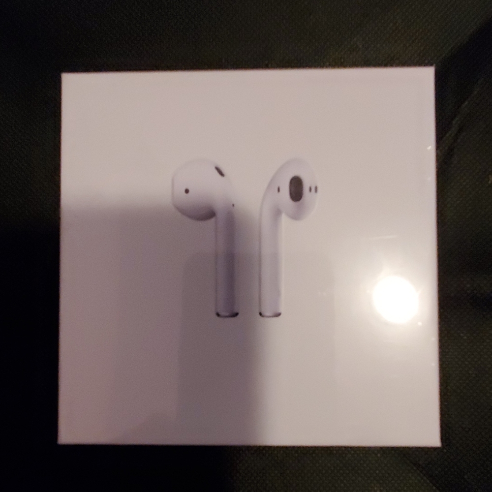 MRXJ2CH/A AirPods 2 with wireless charging case